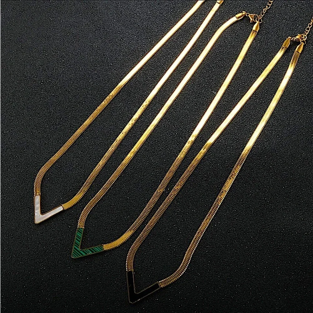 Gold 18K V Shaped Emerald Collarbone Flat Clavicle Herringbone Necklace